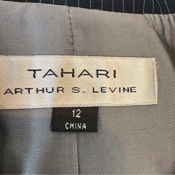 Tahari Arthur s. Levine Pinstripe Jacket size 12 - Picture 4 of 7